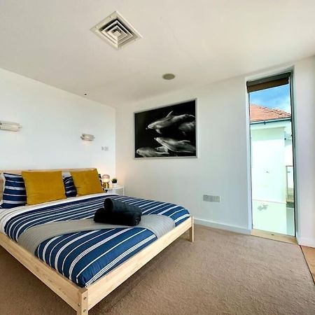 Stunning Panoramic Sea View Beach Location - Sleeps Up To 4 People - Free Parking - The Best Beach! - Great Location - Fast Wifi - Smart Tv - Newly Decorated - Sleeps Up To 4! Close To Bournemouth & Poole Town Centre & Sandbanks ภายนอก รูปภาพ
