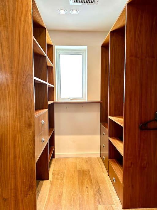Stunning Panoramic Sea View Beach Location - Sleeps Up To 4 People - Free Parking - The Best Beach! - Great Location - Fast Wifi - Smart Tv - Newly Decorated - Sleeps Up To 4! Close To Bournemouth & Poole Town Centre & Sandbanks ภายนอก รูปภาพ