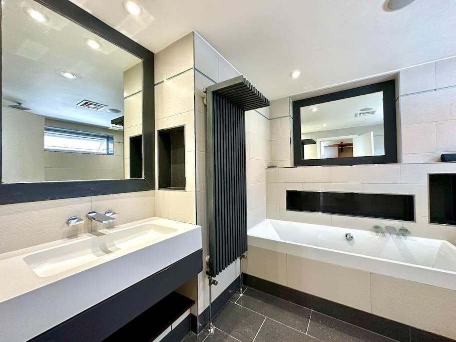 Stunning Panoramic Sea View Beach Location - Sleeps Up To 4 People - Free Parking - The Best Beach! - Great Location - Fast Wifi - Smart Tv - Newly Decorated - Sleeps Up To 4! Close To Bournemouth & Poole Town Centre & Sandbanks ภายนอก รูปภาพ