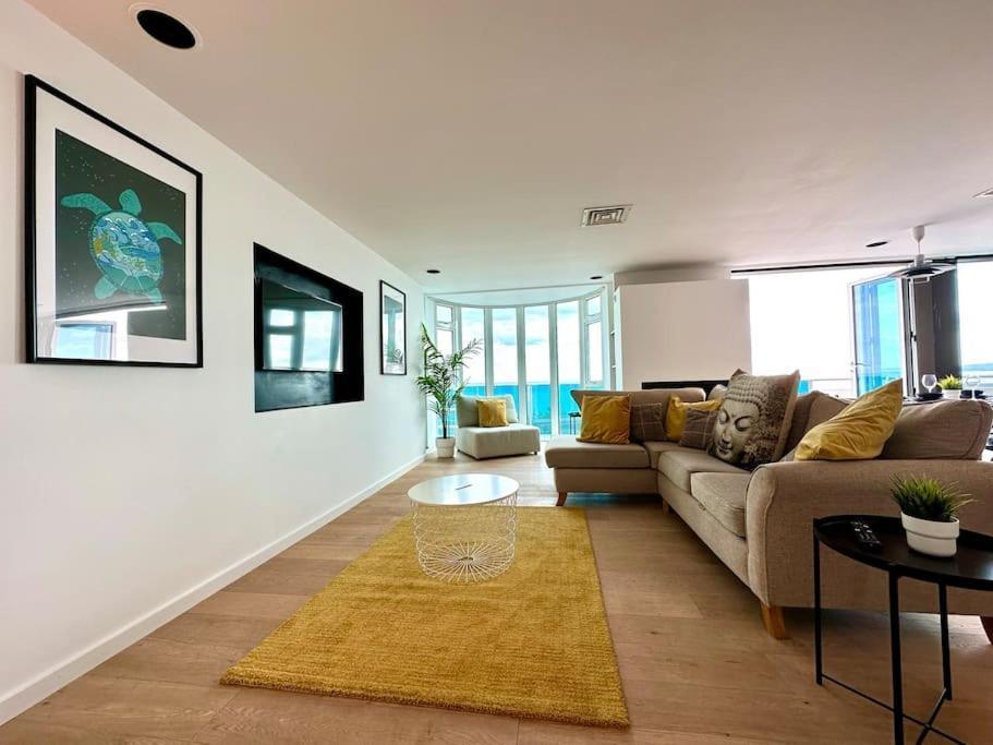 Stunning Panoramic Sea View Beach Location - Sleeps Up To 4 People - Free Parking - The Best Beach! - Great Location - Fast Wifi - Smart Tv - Newly Decorated - Sleeps Up To 4! Close To Bournemouth & Poole Town Centre & Sandbanks ภายนอก รูปภาพ