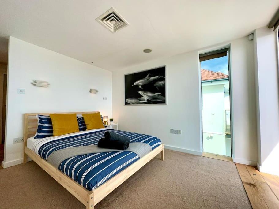 Stunning Panoramic Sea View Beach Location - Sleeps Up To 4 People - Free Parking - The Best Beach! - Great Location - Fast Wifi - Smart Tv - Newly Decorated - Sleeps Up To 4! Close To Bournemouth & Poole Town Centre & Sandbanks ภายนอก รูปภาพ